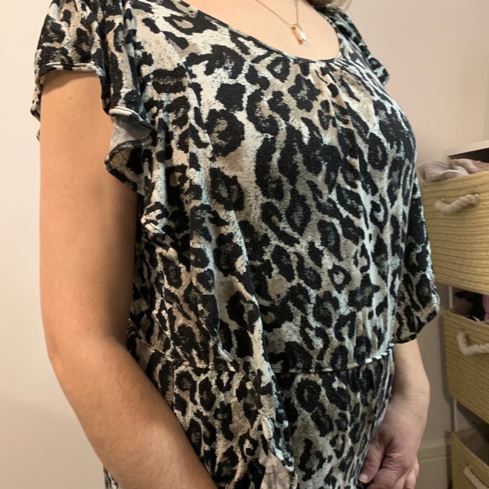 ⭐️2 /$12 ⭐️Ruffle Cheetah Print Blouse - Picture 2 of 4